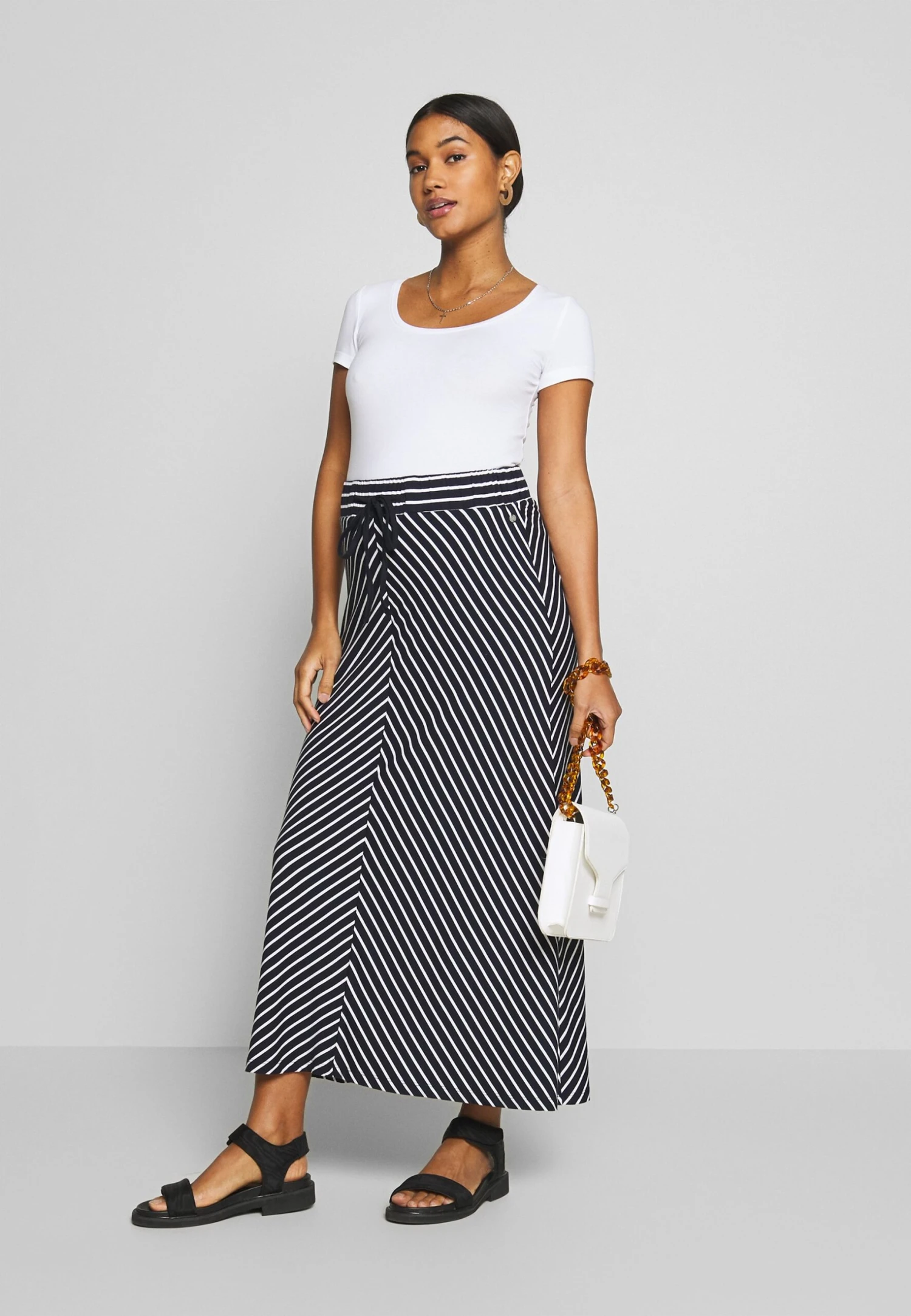 3Er Pack - T-Shirt Basique - White/Black/Dark Grey 4 3Er Pack - T-Shirt Basique - White/Black/Dark Grey – Image 2