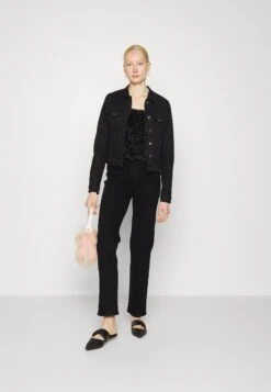 Anna Field -Anna Field 0f883544b9f24e3fa39f6d924c2919d7