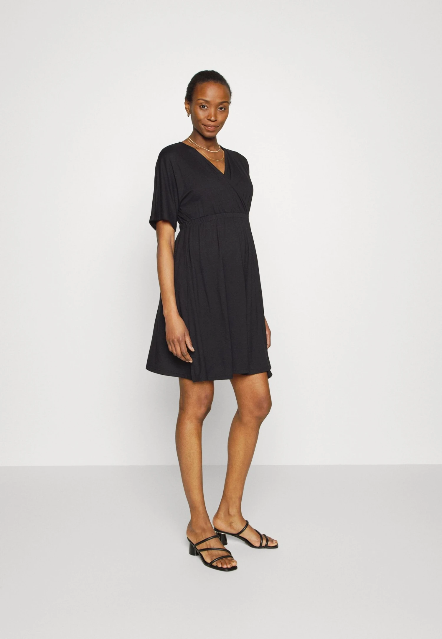 Short Sleeves Flared Mini Dress - Robe En Jersey - Schwarz 4 Short Sleeves Flared Mini Dress - Robe En Jersey - Schwarz – Image 2