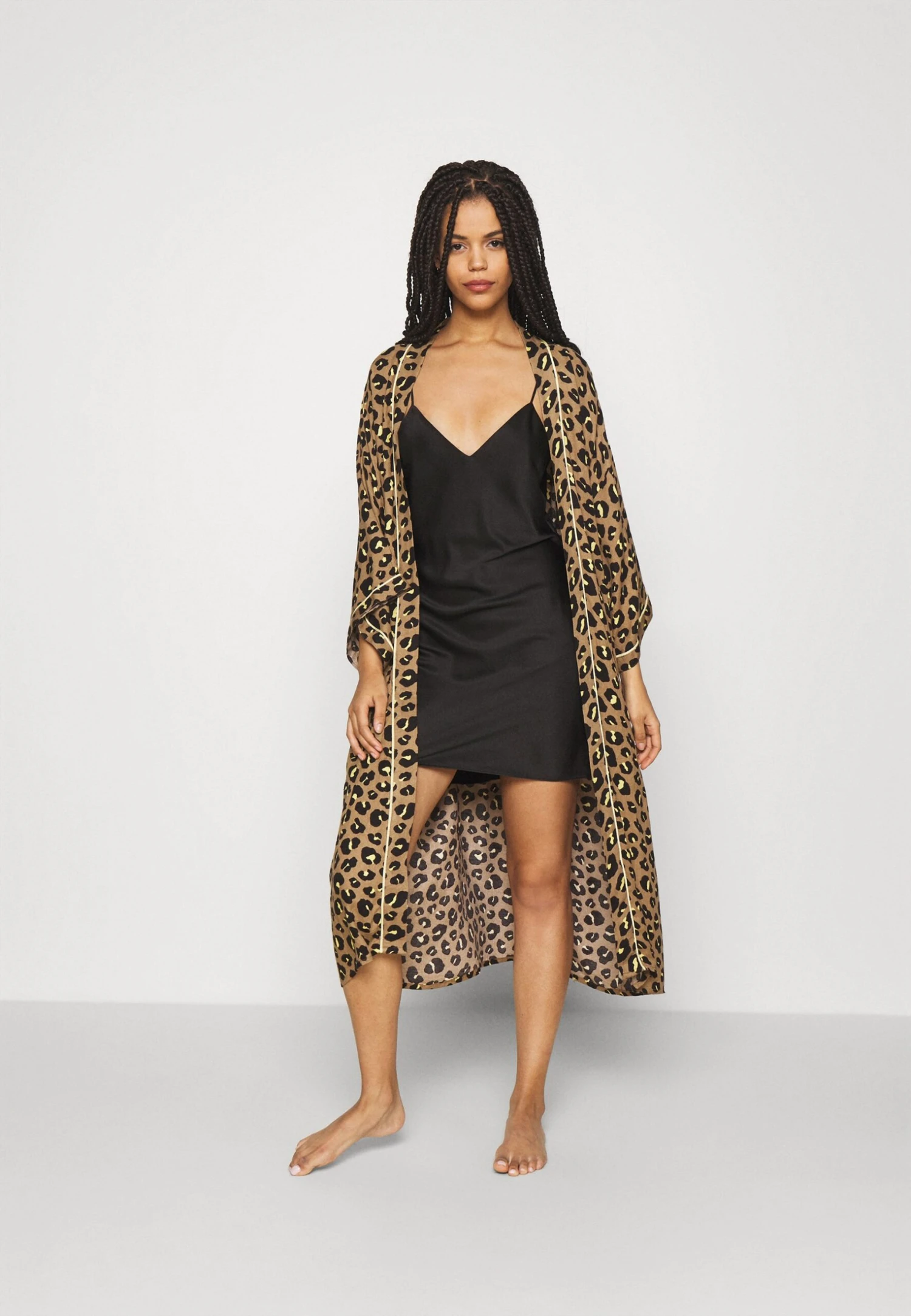 Anna Field Simple Satin Nightie - Chemise De Nuit / Nuisette - Black 4 Anna Field Simple Satin Nightie - Chemise De Nuit / Nuisette - Black – Image 2