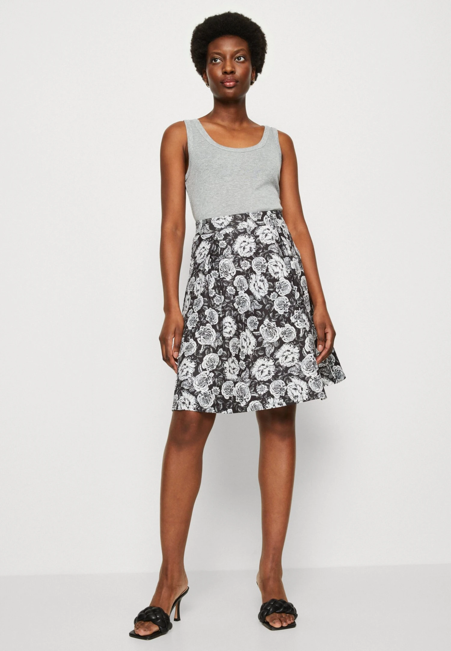 Anna Field Jupe Plissée - Black/White 6 Anna Field Jupe Plissée - Black/White – Image 4