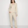 Anna Field Pyjama - Off-White 2 Anna Field Pyjama - Off-White -Anna Field 7196bcd265194d36b884317d7fef07c6