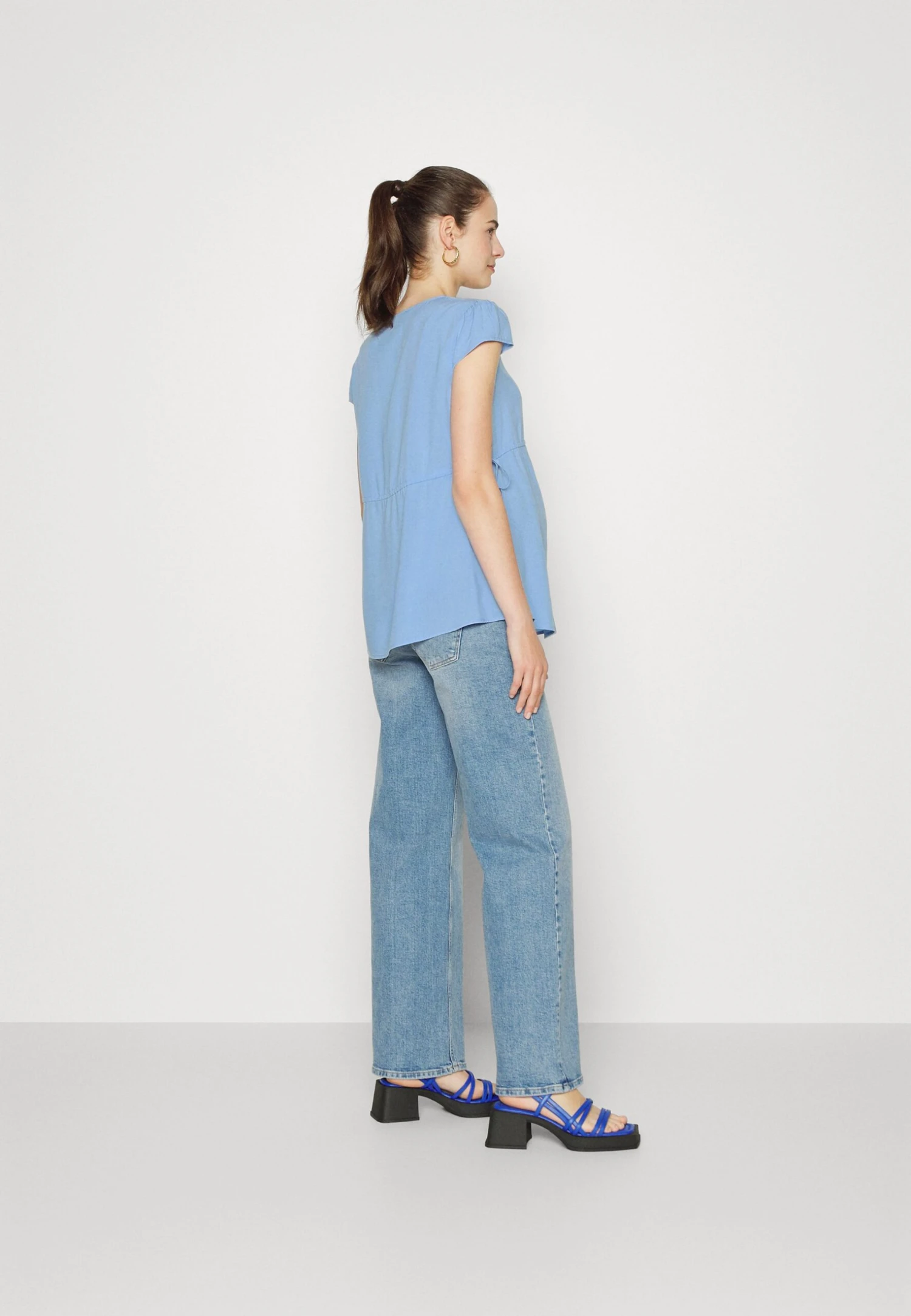 Blouse - Light Blue 5 Blouse - Light Blue – Image 3