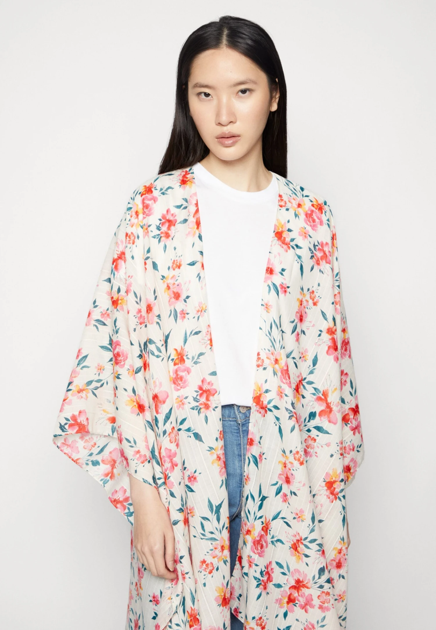 Anna Field Cape - Red 6 Anna Field Cape - Red – Image 4