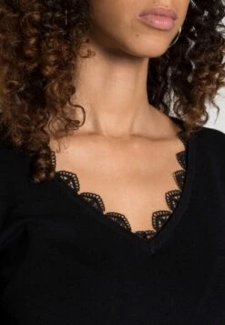 Anna Field Lace Insert V Neckline Loose Dress - Robe Pull - Black 11 Anna Field Lace Insert V Neckline Loose Dress - Robe Pull - Black -Anna Field acaedc815ec14646bd5e67fc6ccc0ace