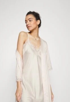 Anna Field Bridal Nightie / 003 - Off-White - Chemise De Nuit / Nuisette - 003 - Off-White 11 Anna Field Bridal Nightie / 003 - Off-White - Chemise De Nuit / Nuisette - 003 - Off-White -Anna Field b0d5595a3a9e44e28968fba66029159e