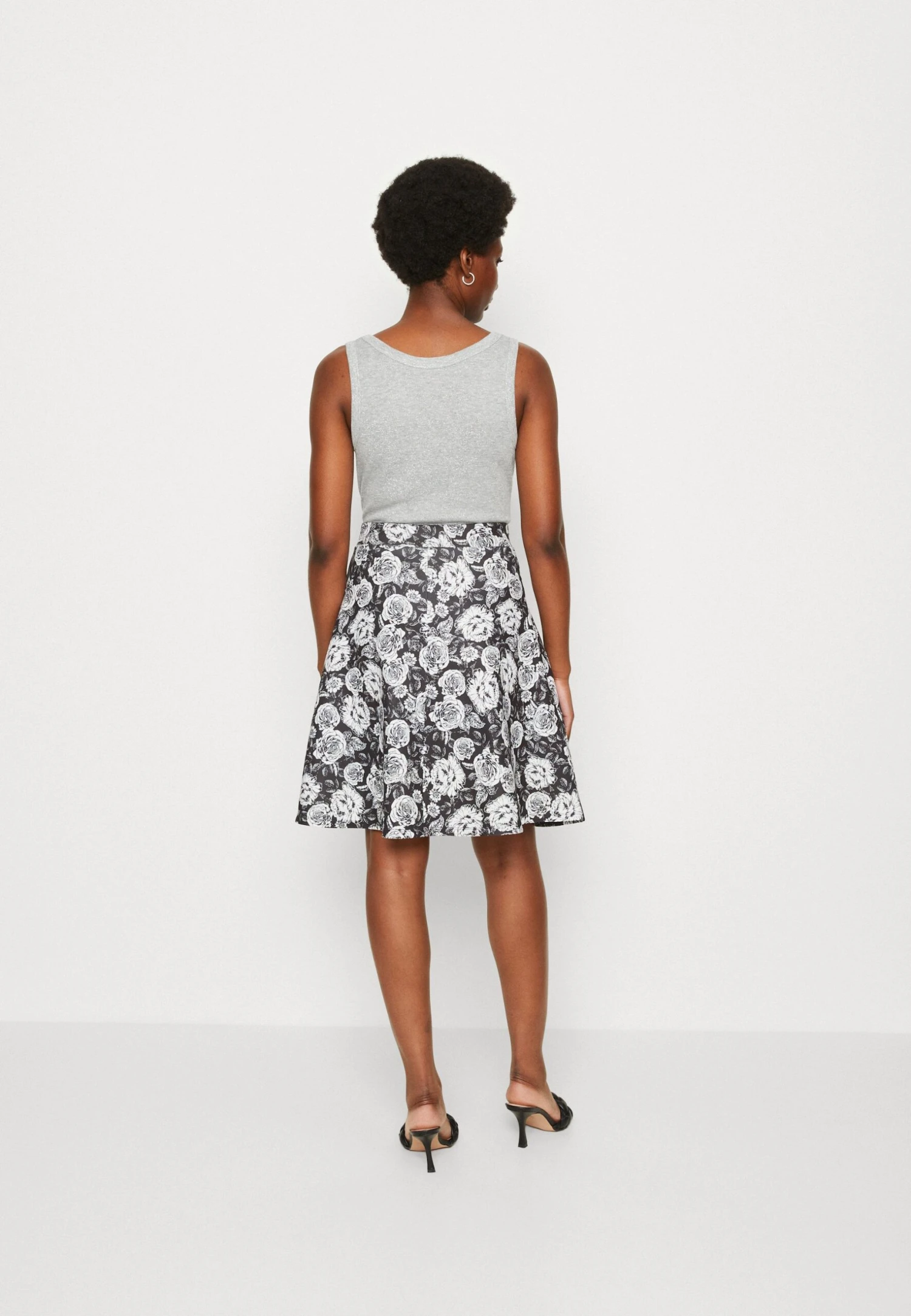 Anna Field Jupe Plissée - Black/White 5 Anna Field Jupe Plissée - Black/White – Image 3