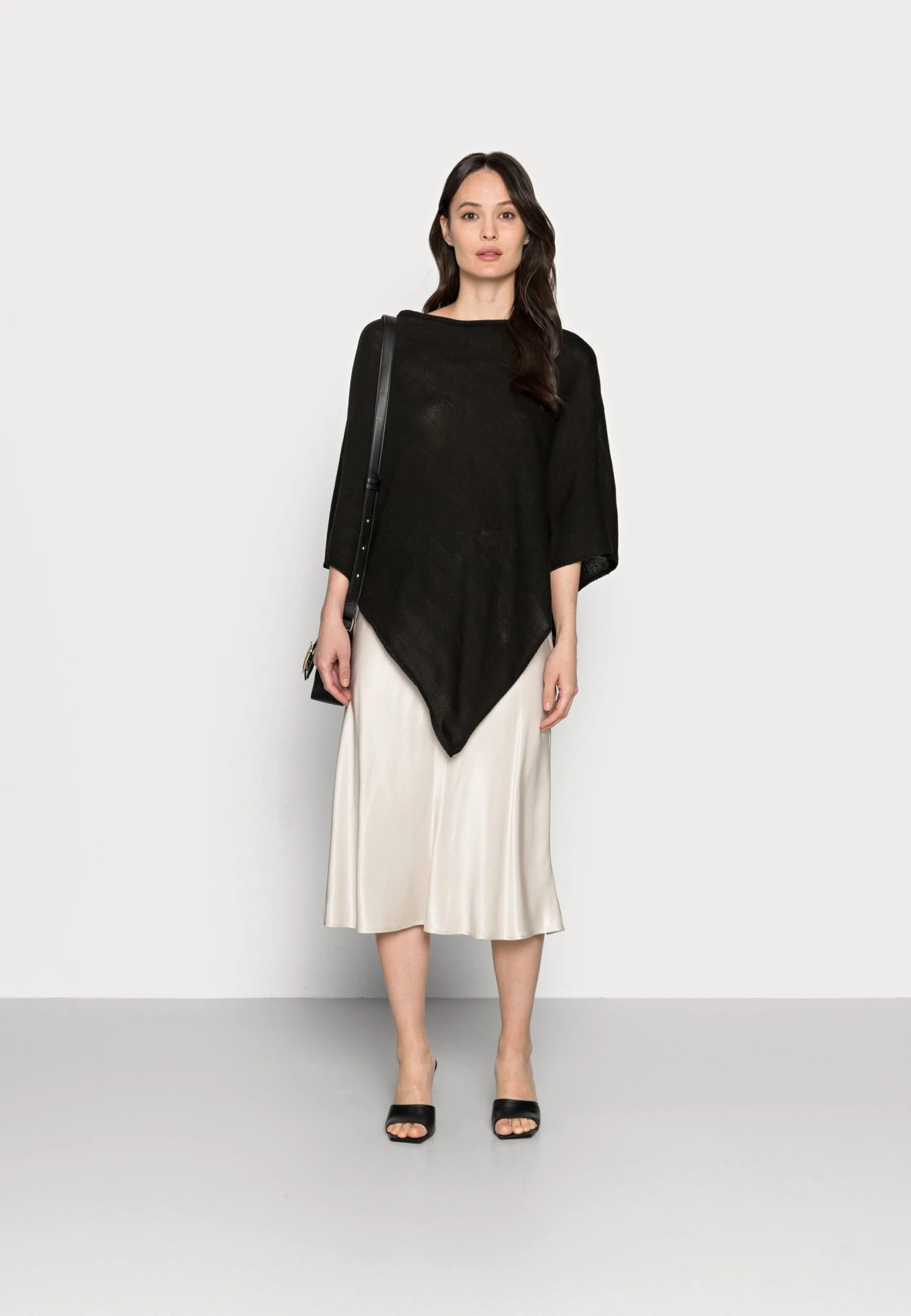 Anna Field Cape - Black 4 Anna Field Cape - Black – Image 2