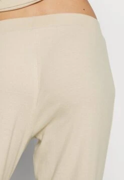 Anna Field Pyjama - Off-White 16 Anna Field Pyjama - Off-White -Anna Field d12046b5d132415aa9645e8d17980ce0