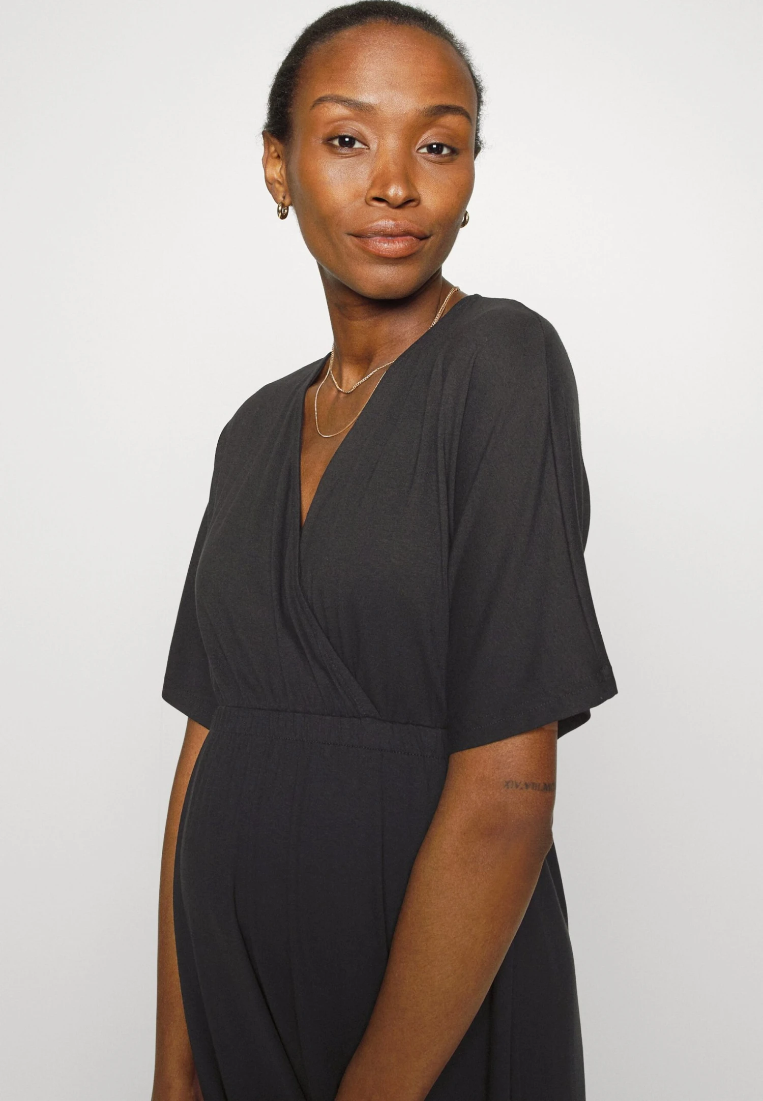 Short Sleeves Flared Mini Dress - Robe En Jersey - Schwarz 6 Short Sleeves Flared Mini Dress - Robe En Jersey - Schwarz – Image 4