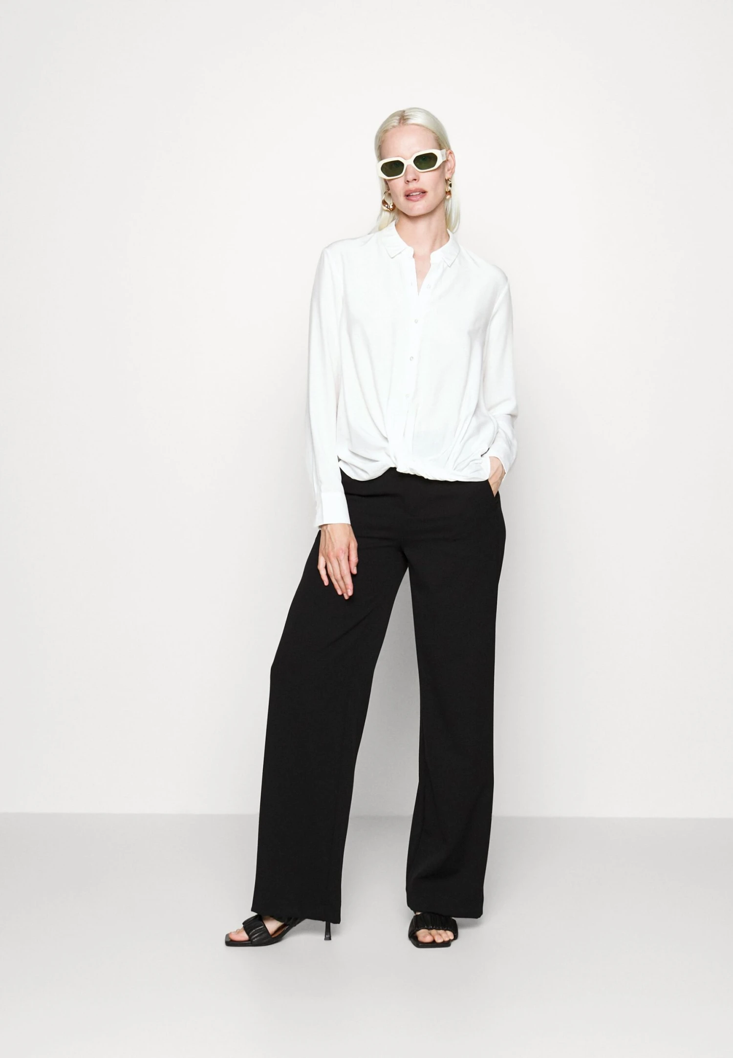 Blouse - White 4 Blouse - White – Image 2